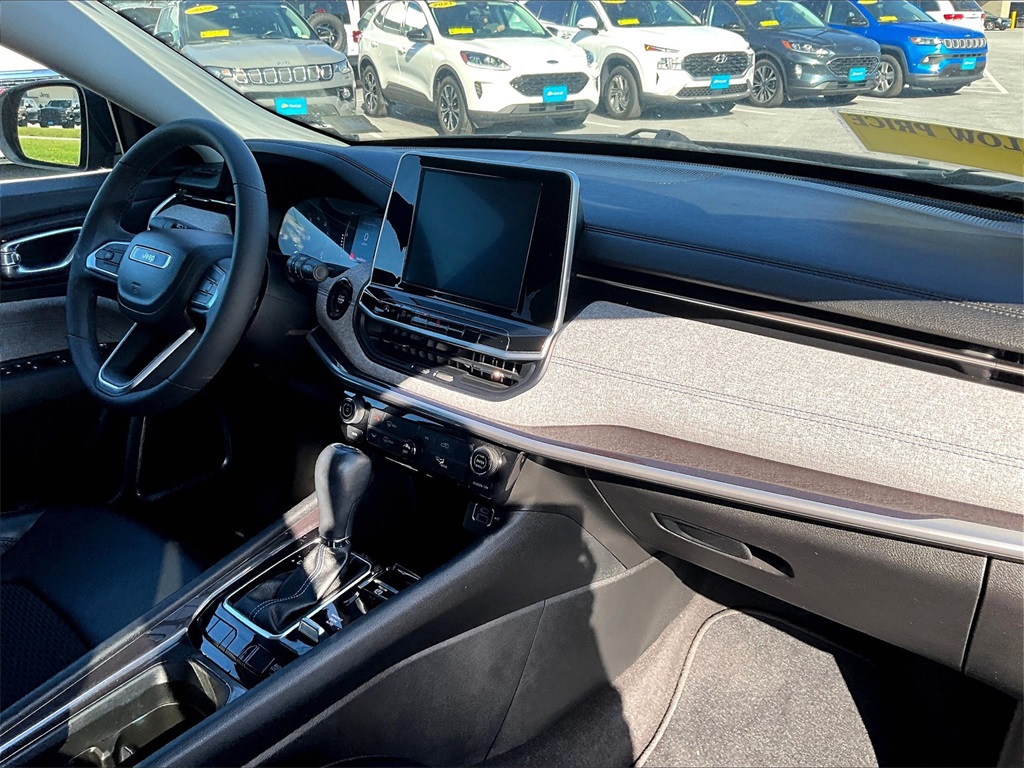 2022 Jeep Compass Latitude photo 13