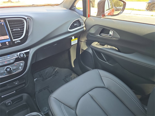 2026 Chrysler Voyager LX photo 11