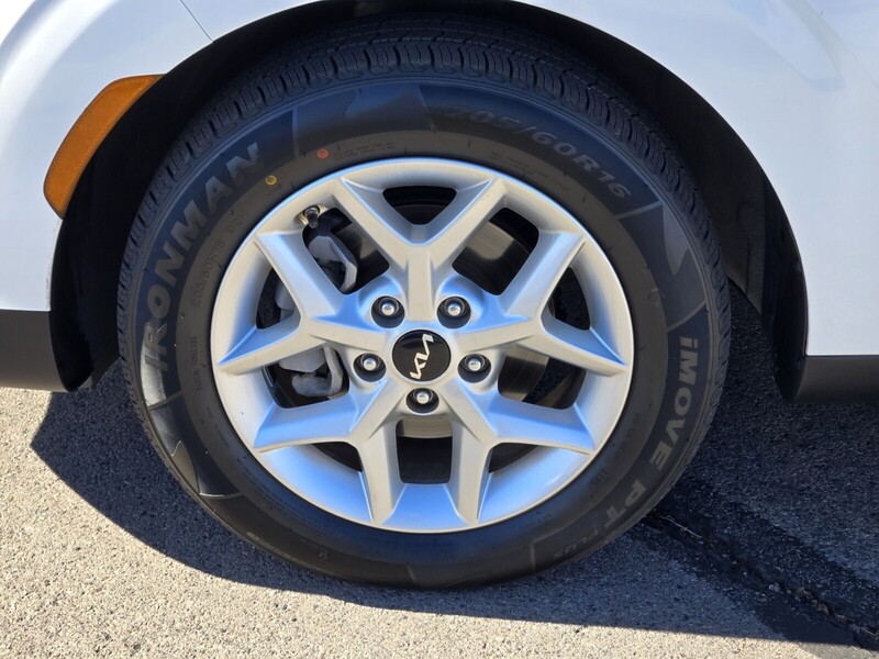 2024 Kia Soul LX photo 9