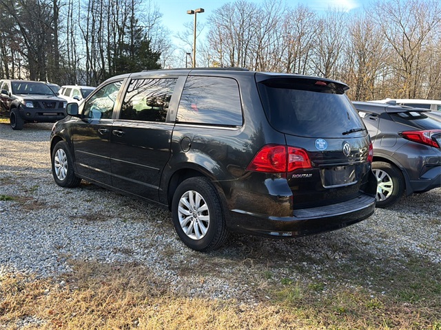 2012 Volkswagen Routan SE photo 2