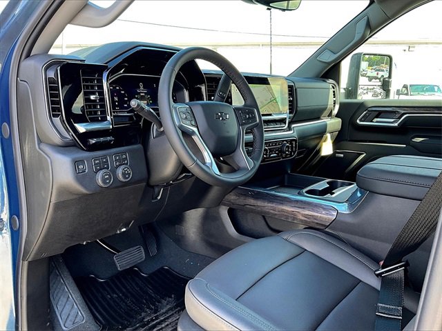 2025 Chevrolet Silverado 2500HD LTZ photo 8