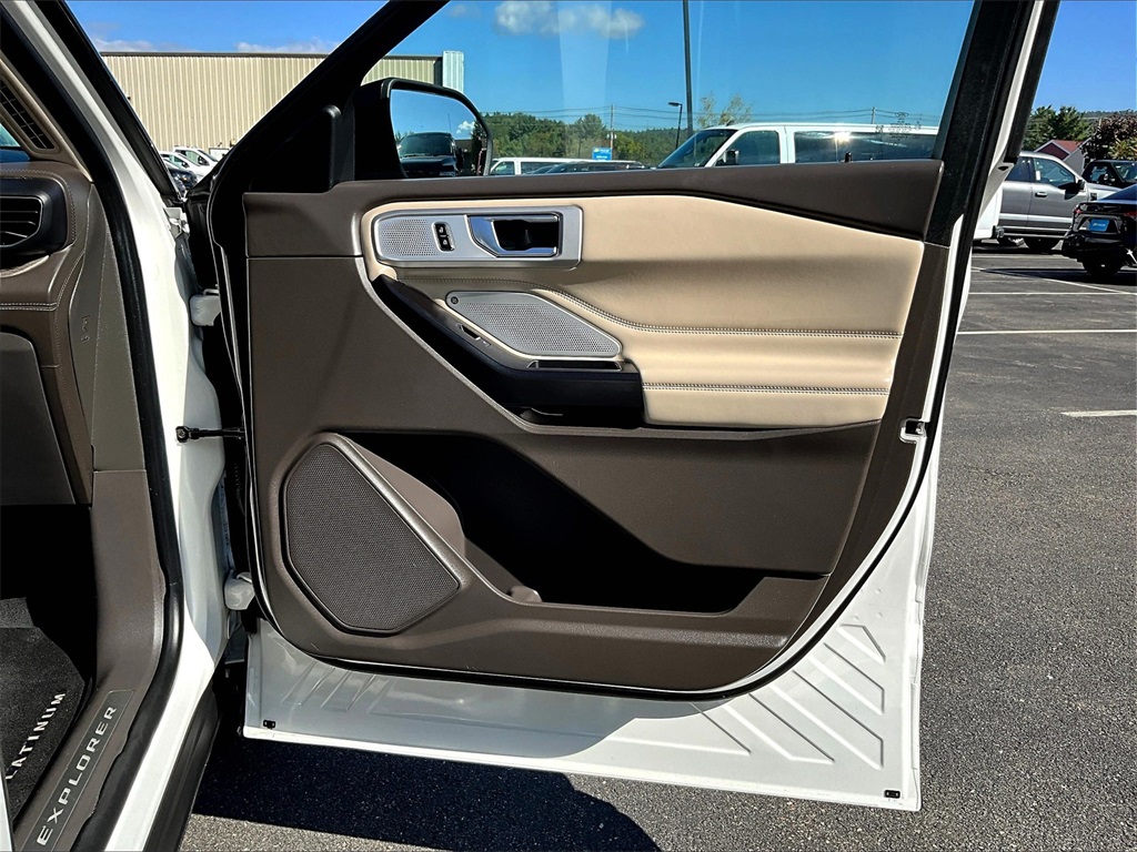 2020 Ford Explorer Platinum photo 12