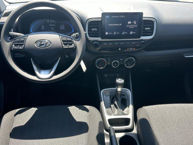 2025 Hyundai Venue SE photo 18