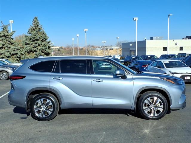 Certified 2022 Toyota Highlander XLE with VIN 5TDGZRBH9NS245802 for sale in Burnsville, Minnesota