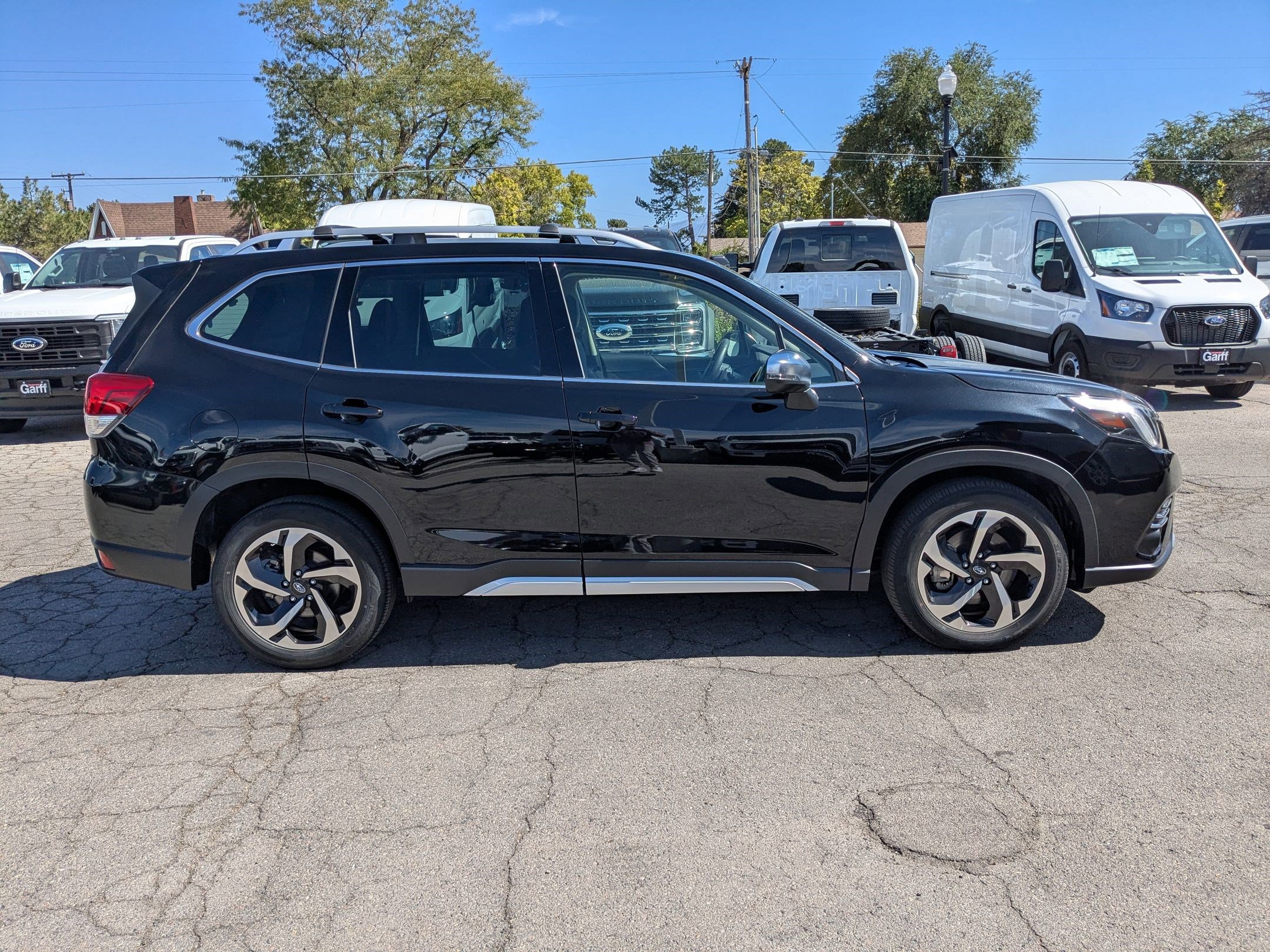 2023 Subaru Forester Touring photo 2