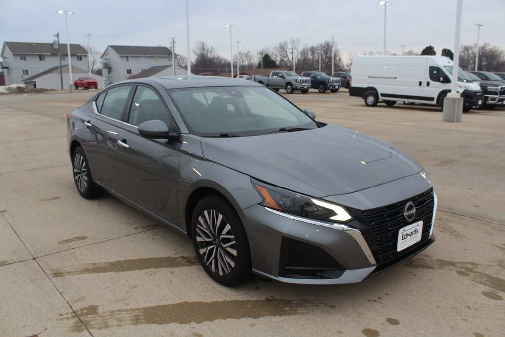 2023 Nissan Altima SV's photo