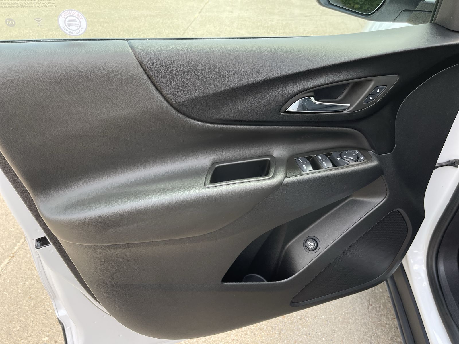 2024 Chevrolet Equinox LT photo 2