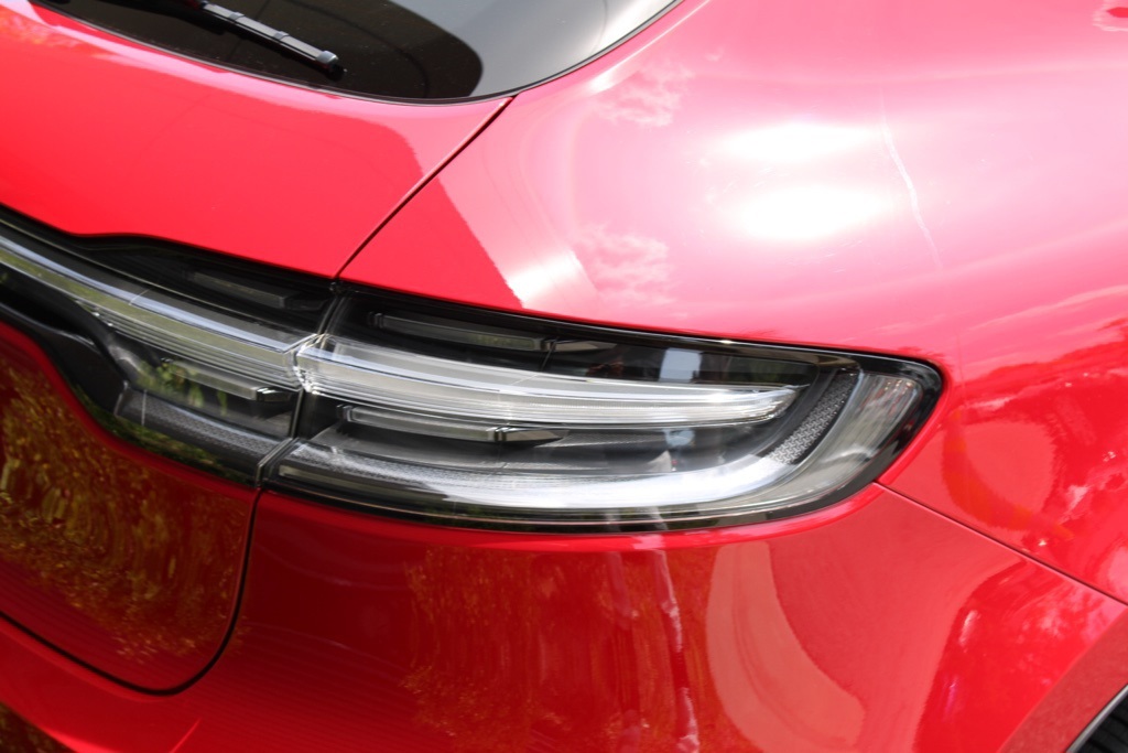2025 Porsche Macan T photo 12