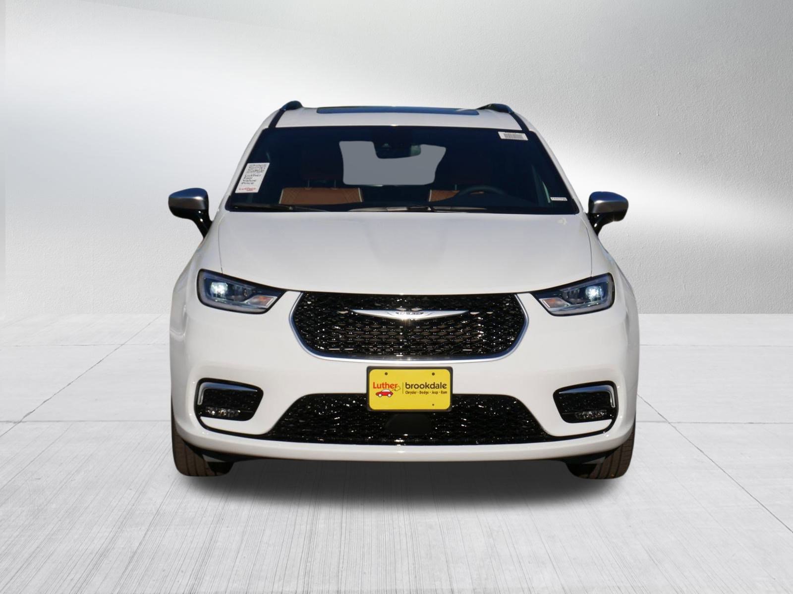 2026 Chrysler Pacifica Pinnacle photo 2