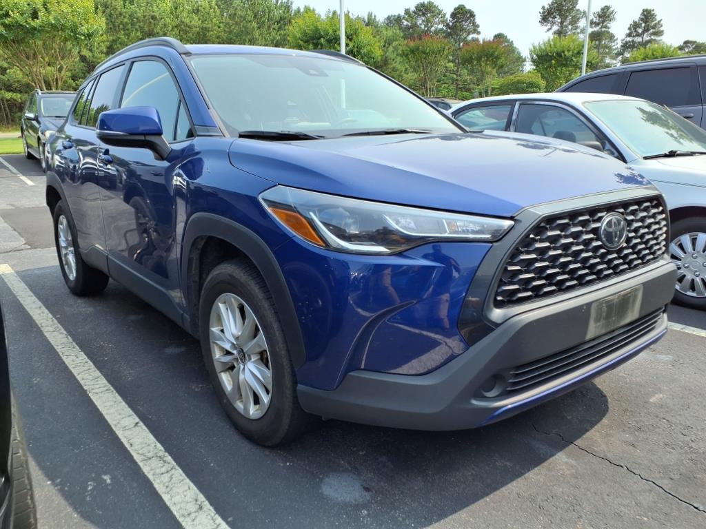 2022 Toyota Corolla Cross LE photo 2