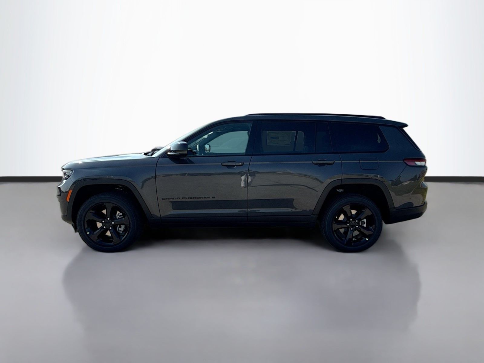 2025 Jeep Grand Cherokee Laredo Altitude photo 3