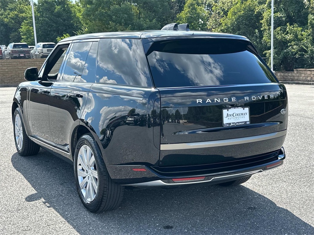 2023 Land Rover Range Rover SE photo 17