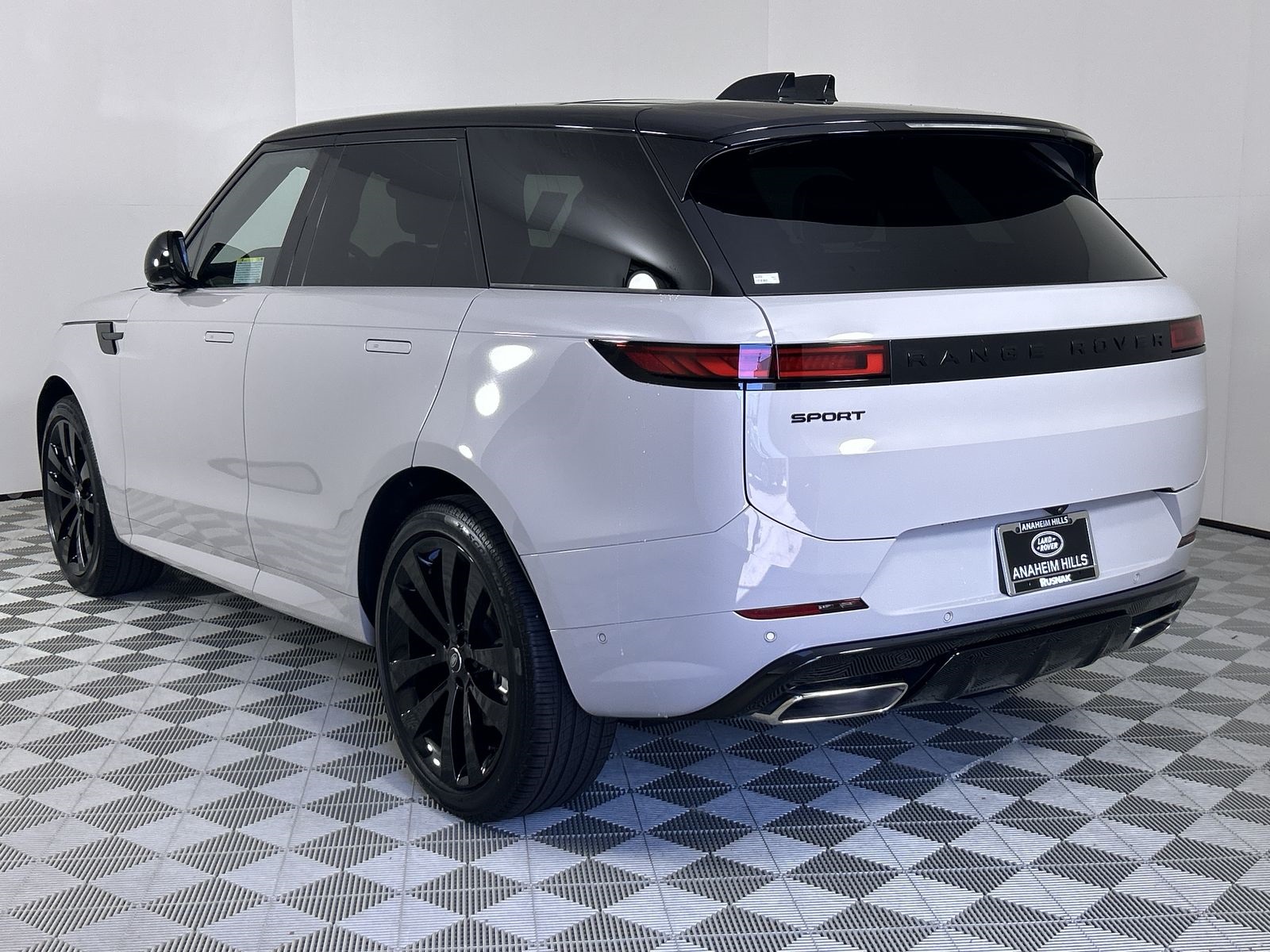 2025 Land Rover Range Rover Sport SE photo 3