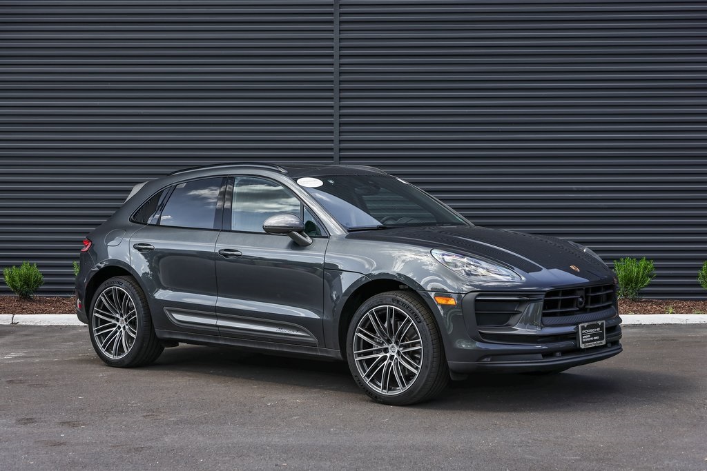 2025 Porsche Macan T photo 9