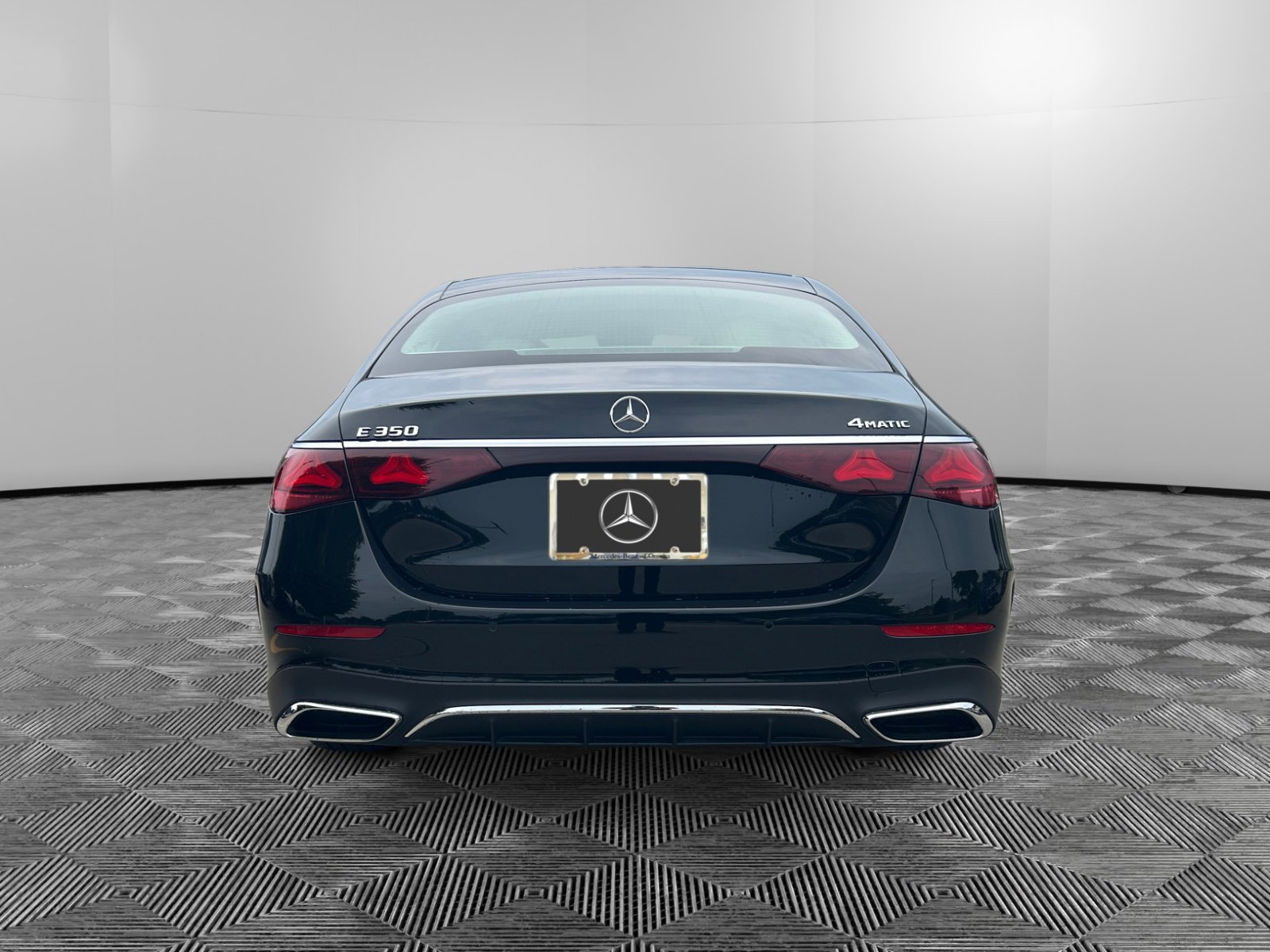 2025 Mercedes Benz E 350 4MATIC photo 4