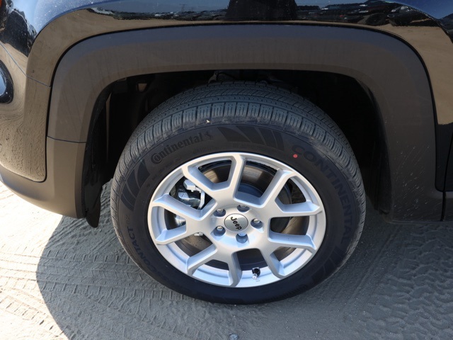 New 2023 Black Clear-Coat Exterior Paint Jeep Latitude image 10