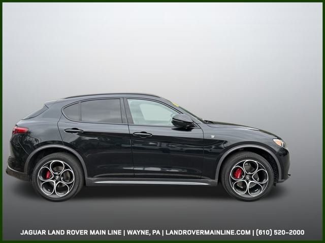 2023 Alfa Romeo Stelvio Ti photo 7