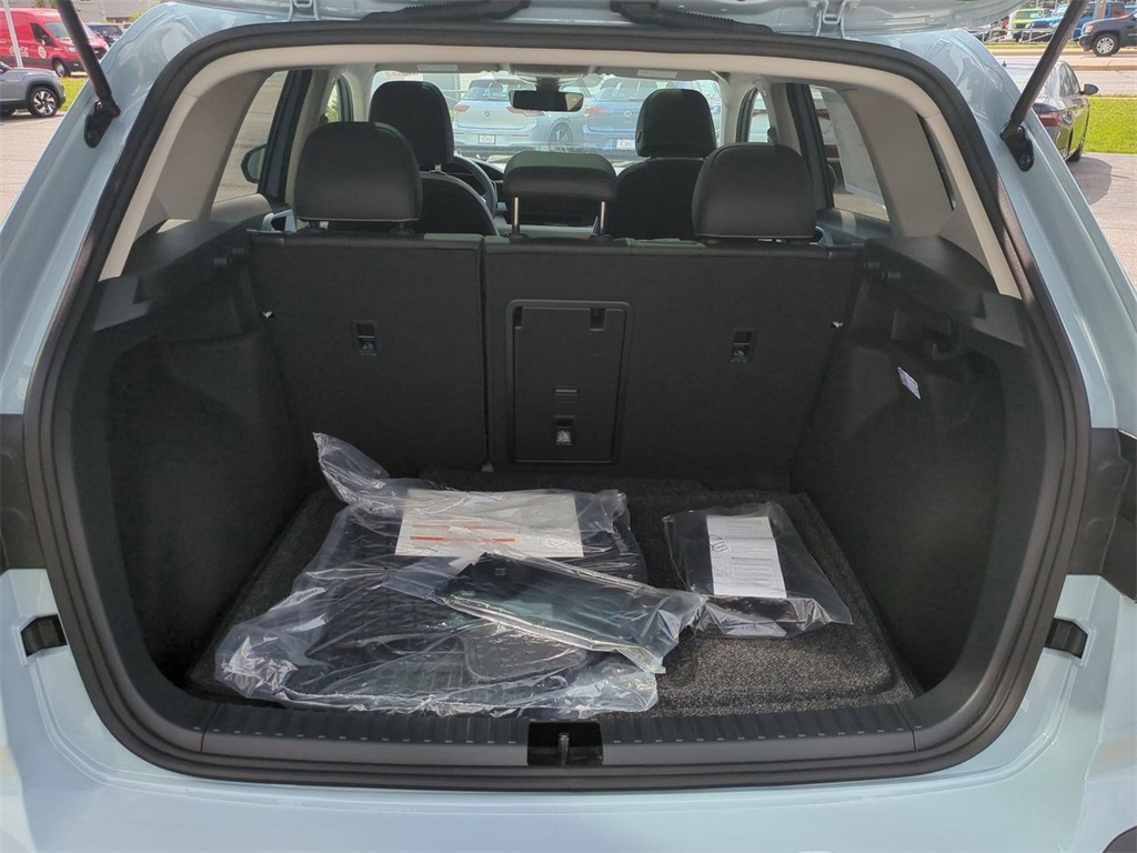 2025 Volkswagen Taos SE photo 23