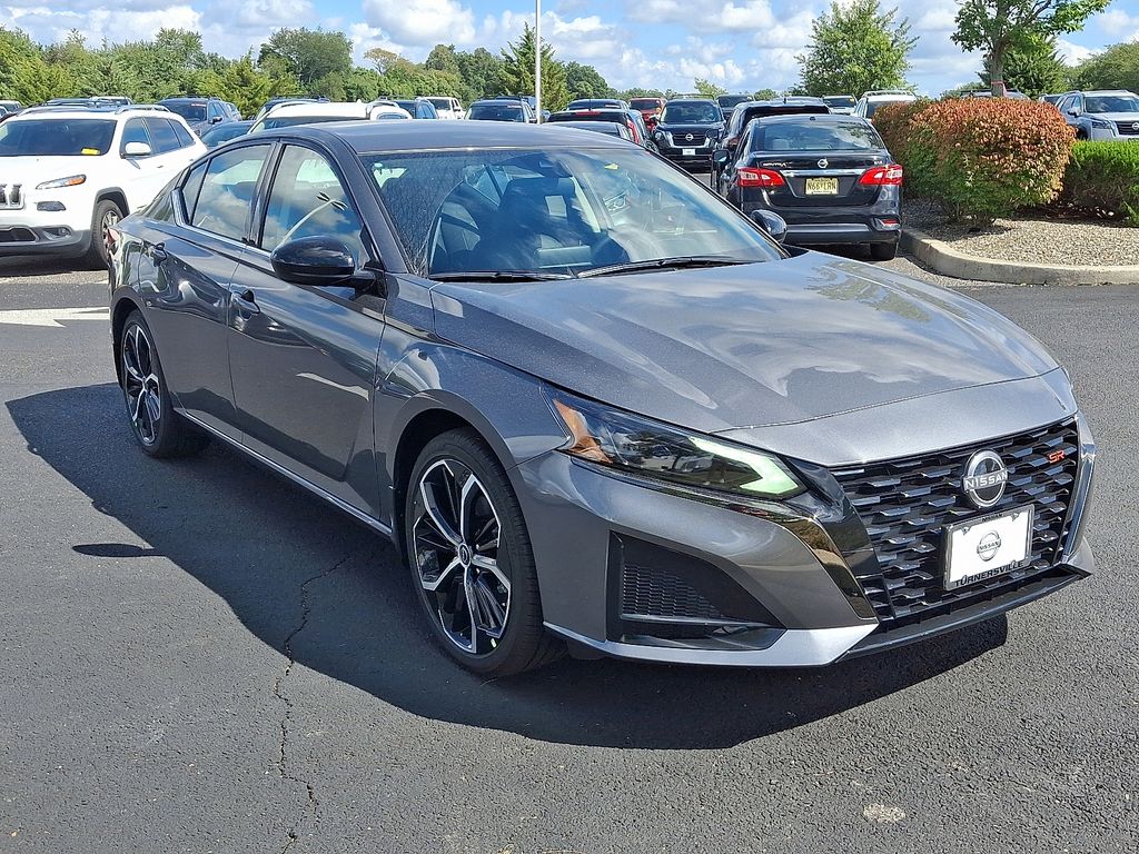 2025 Nissan Altima 2.5 SR photo 2