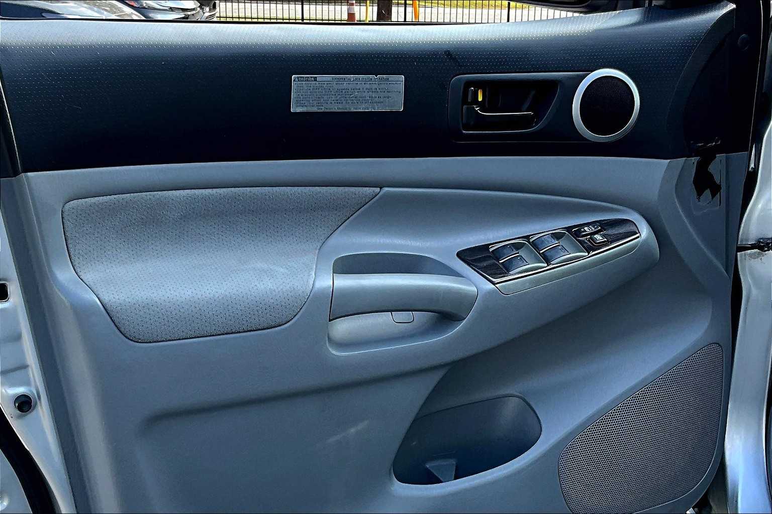 2011 Toyota Tacoma photo 18