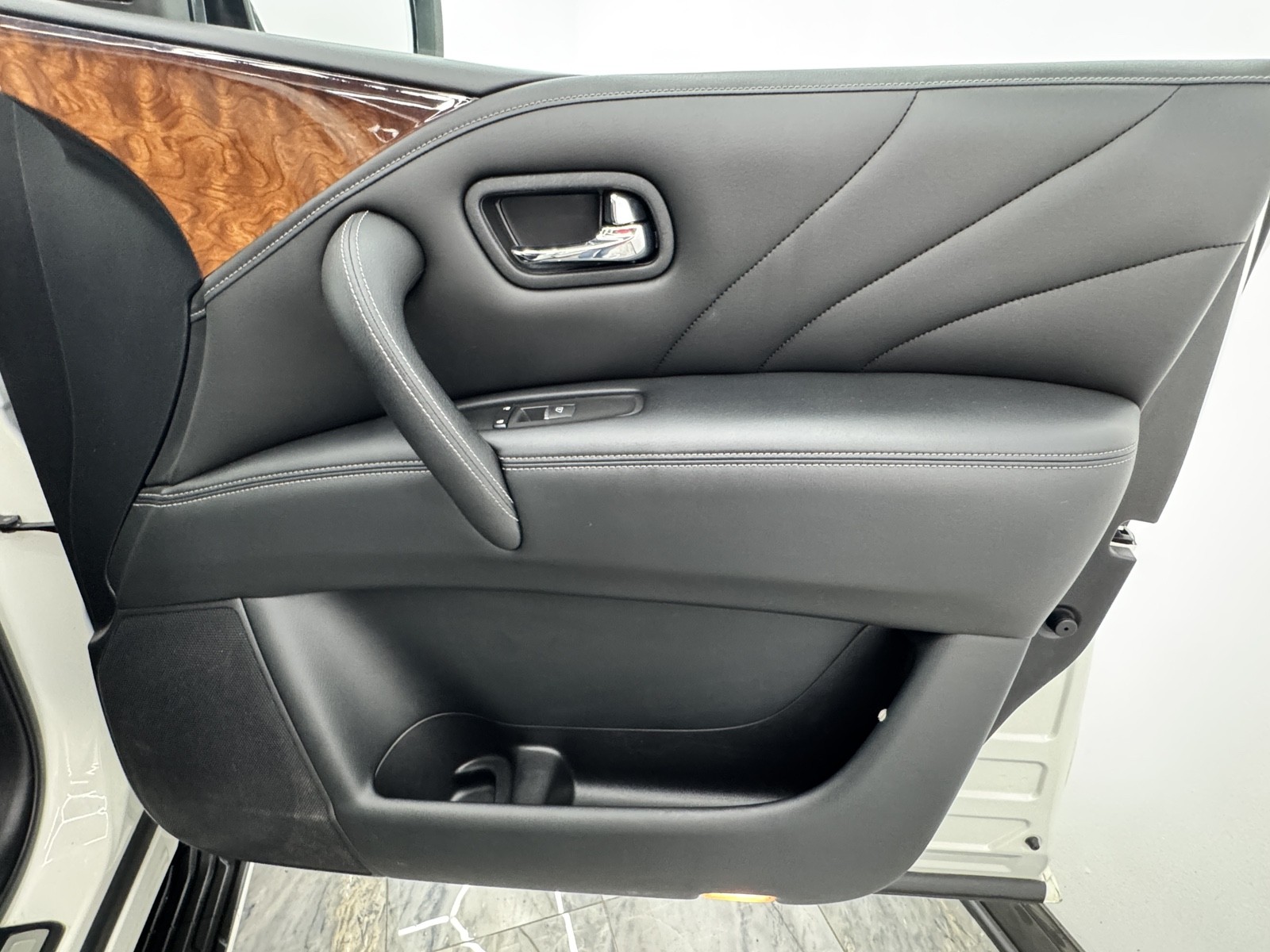 2017 Infiniti QX80 Limited photo 54