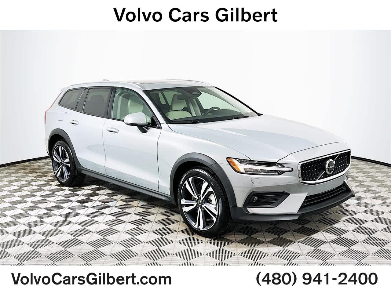 2026 Volvo V60 Cross Country Plus's photo