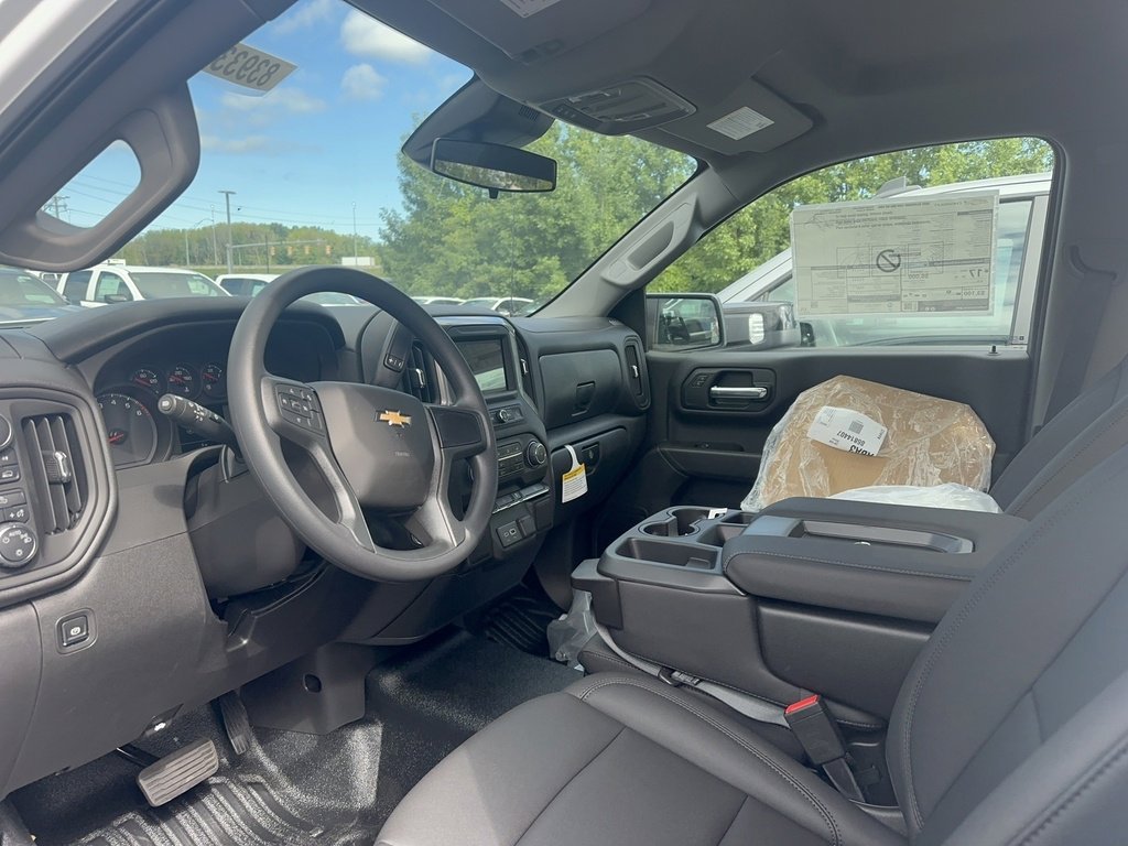 2025 Chevrolet Silverado 1500 photo 3