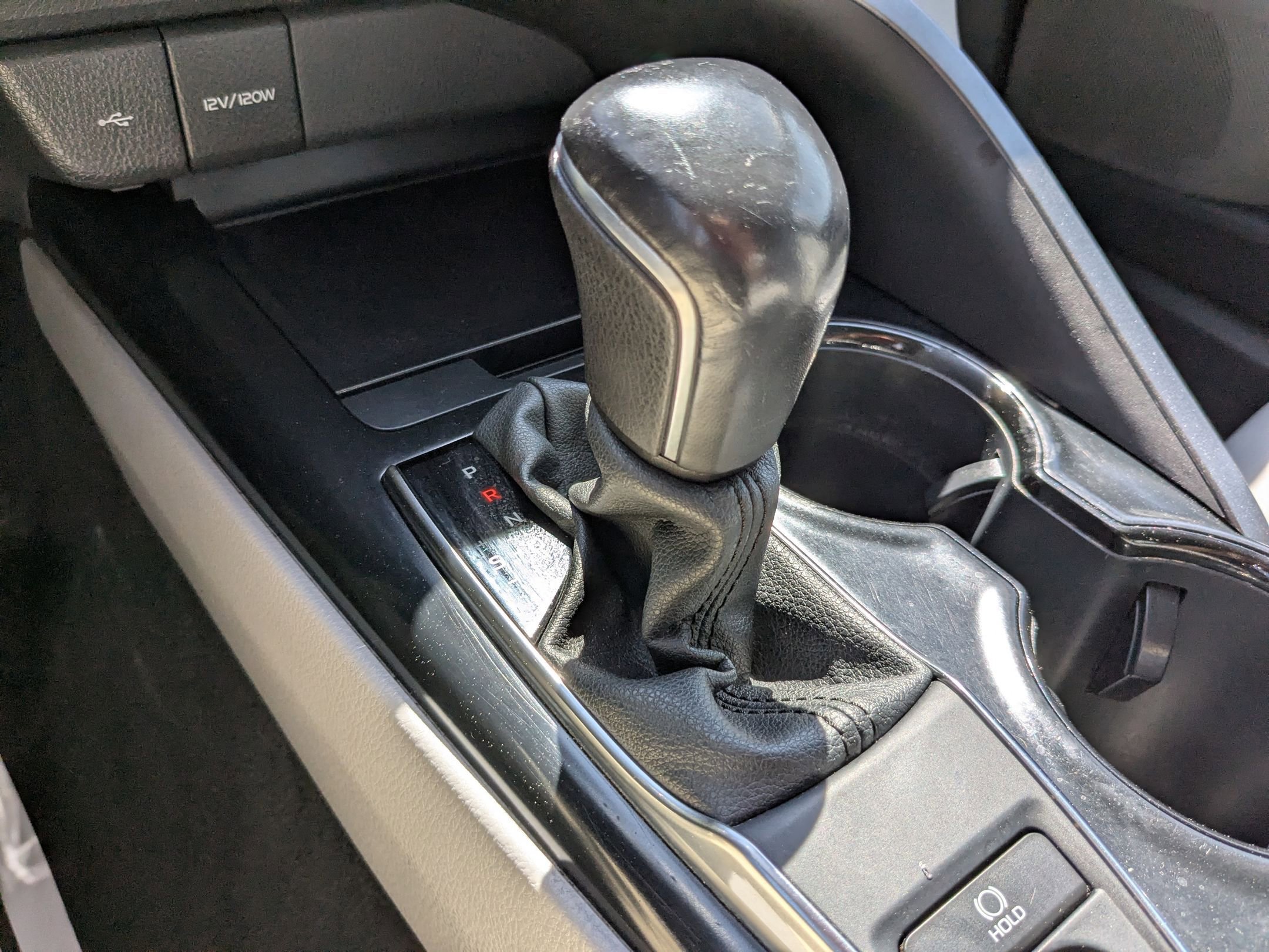 2020 Toyota Camry SE photo 23