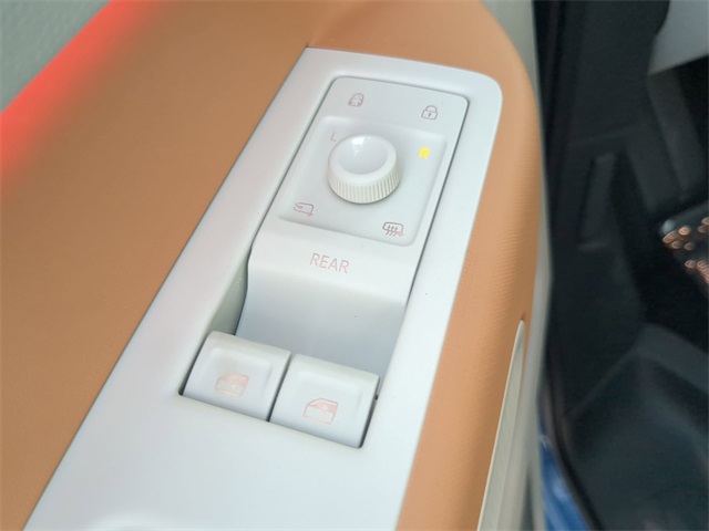 2025 Volkswagen ID. Buzz Pro Plus photo 18