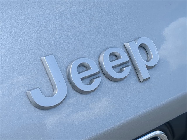 2025 Jeep Grand Cherokee Laredo Altitude photo 11