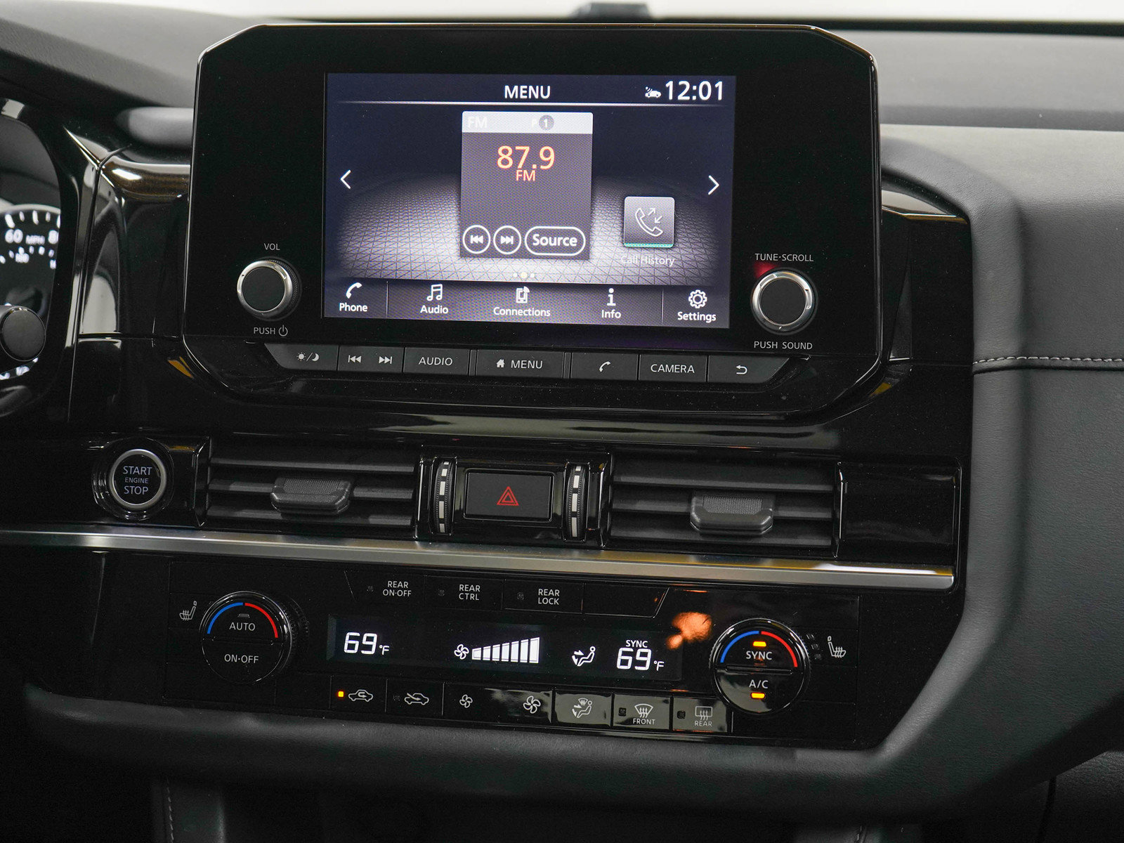 2023 Nissan Pathfinder SV photo 14