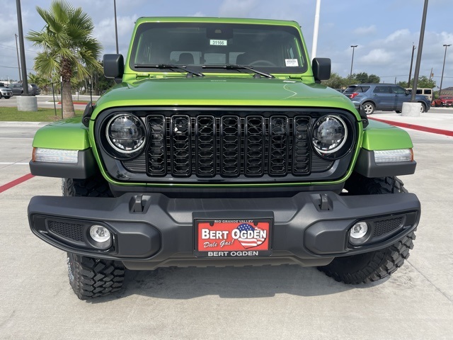 2025 Jeep Gladiator Willys photo 2