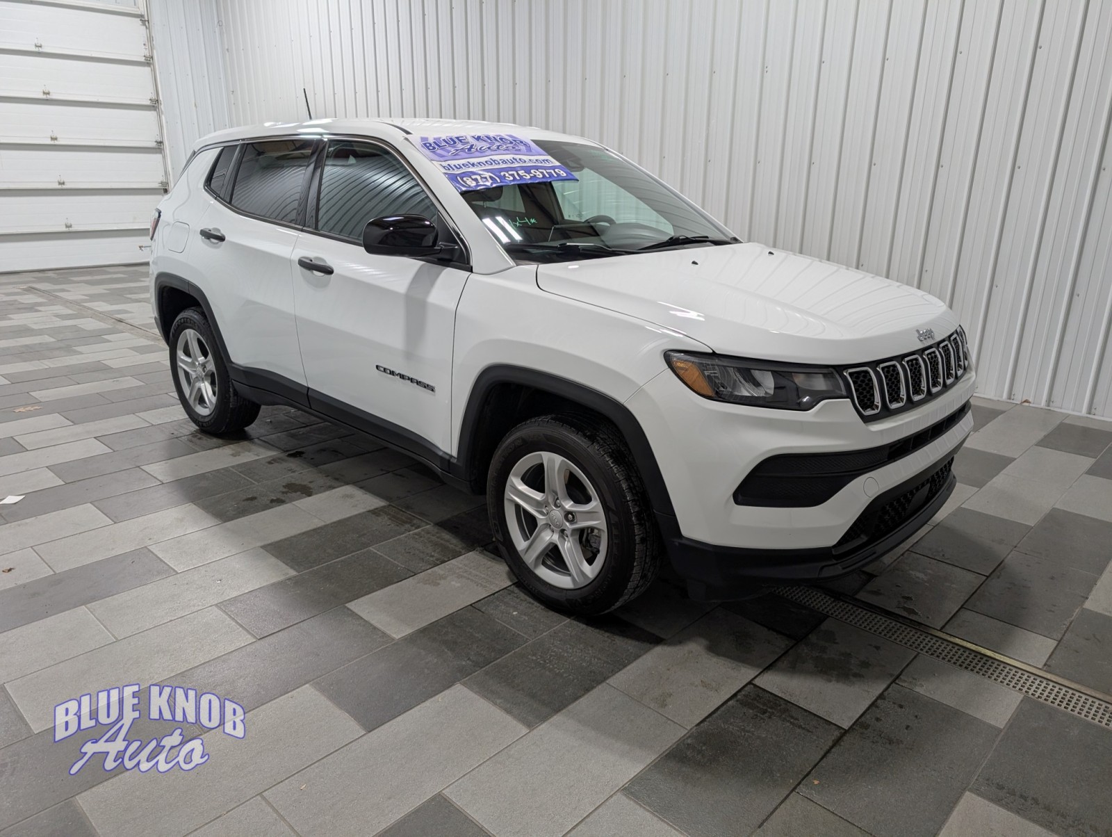 2023 Jeep Compass Sport photo 2