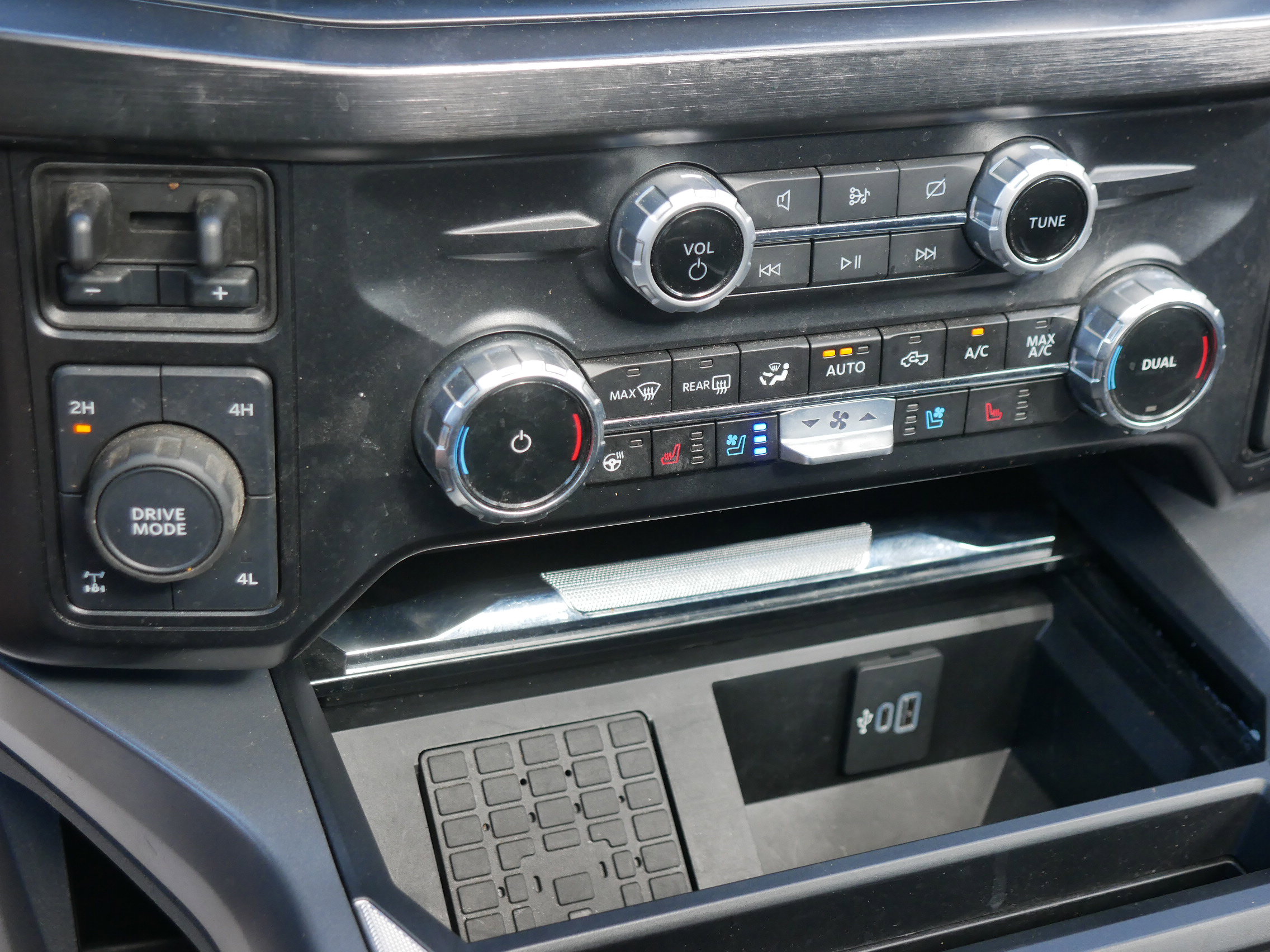 2024 Ford F-250 Lariat photo 13