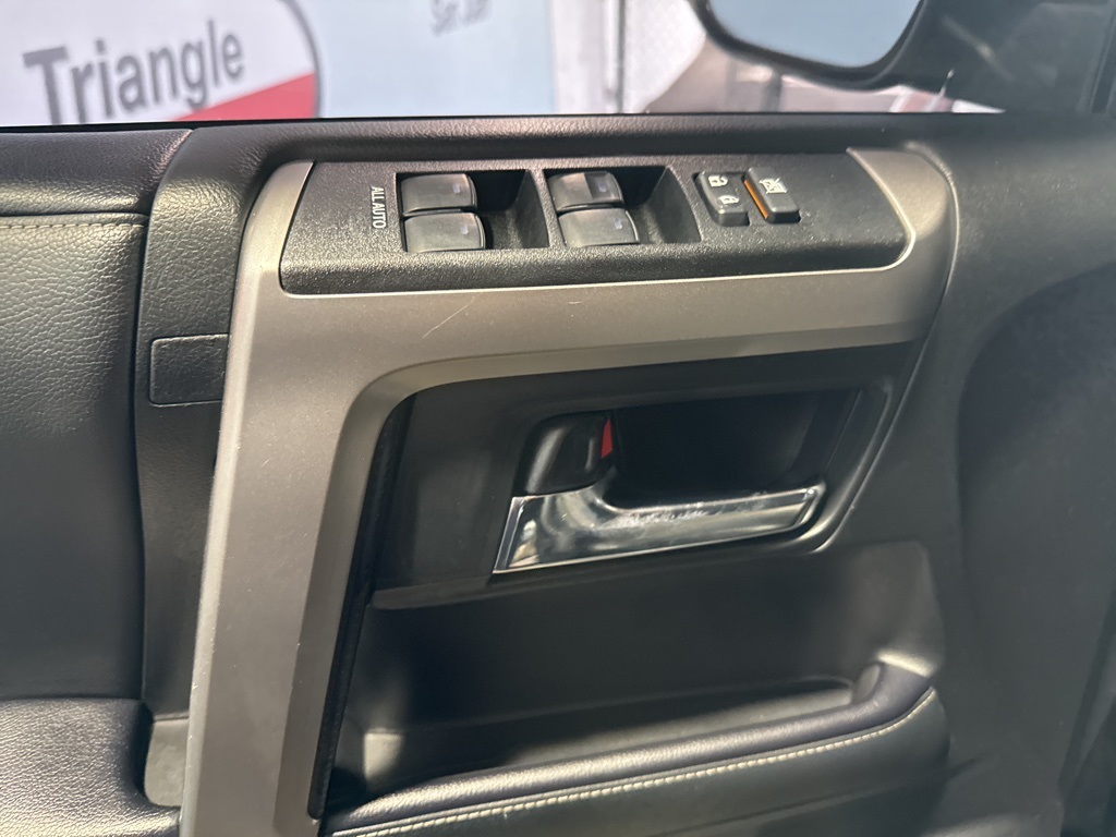 2020 Toyota 4Runner SR5 photo 28