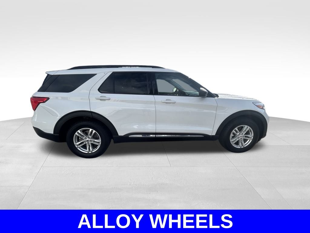 2023 Ford Explorer XLT photo 3