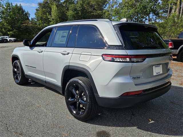 2025 Jeep Grand Cherokee Limited photo 9