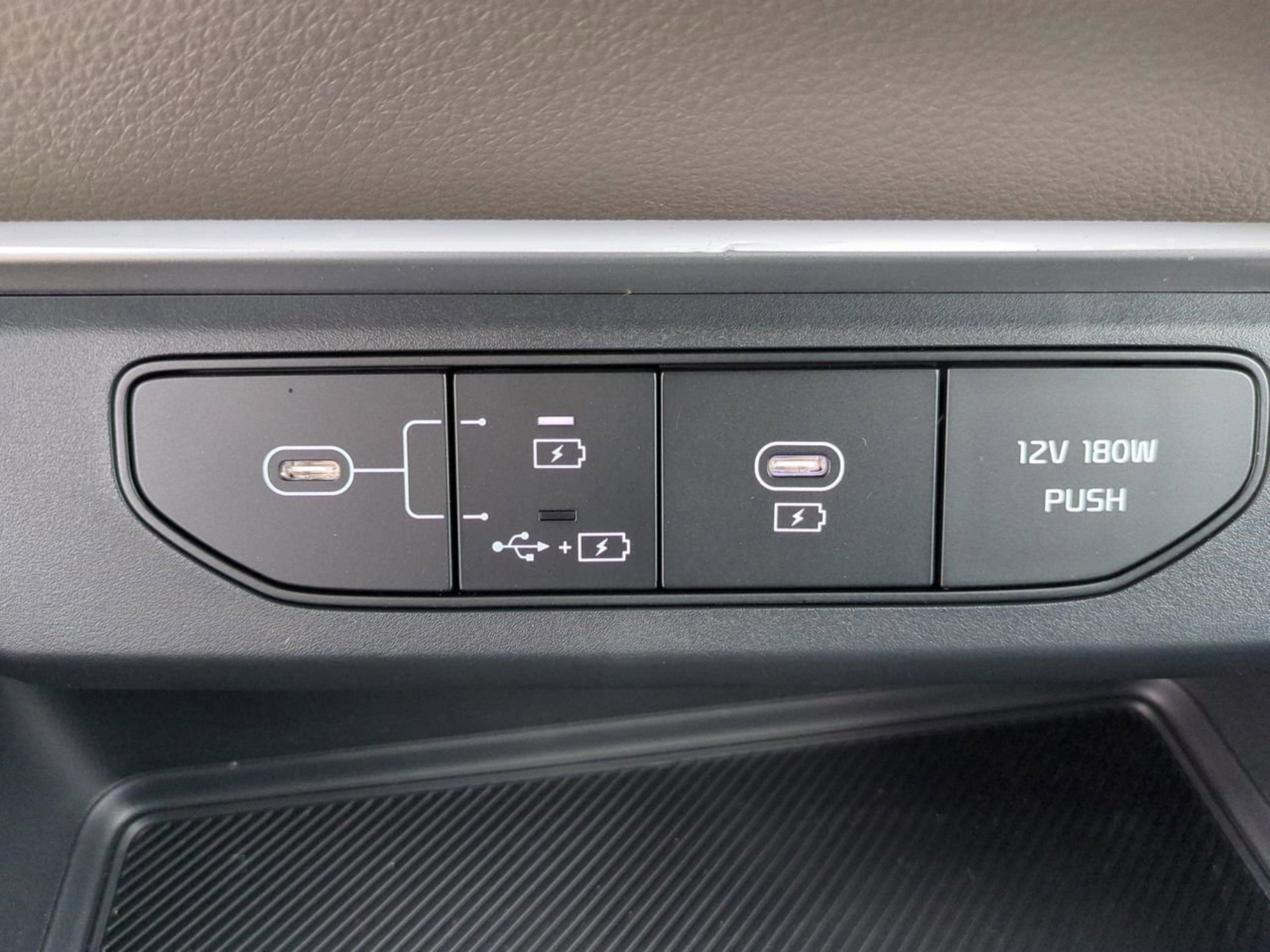 2026 Kia Carnival LX photo 19