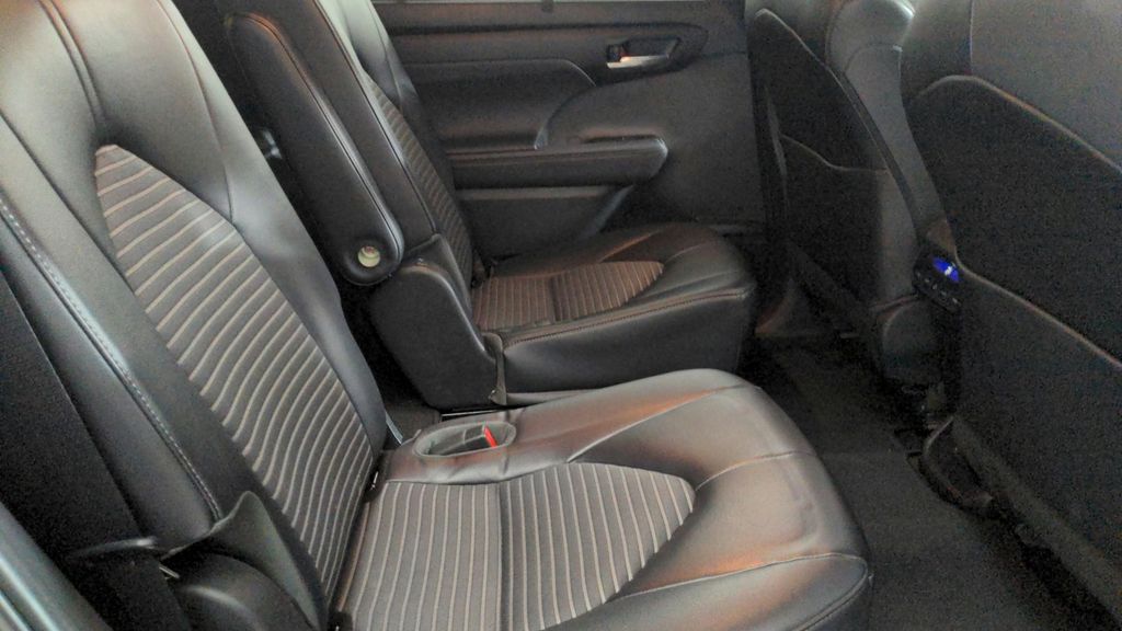 2023 Toyota Highlander XSE photo 30
