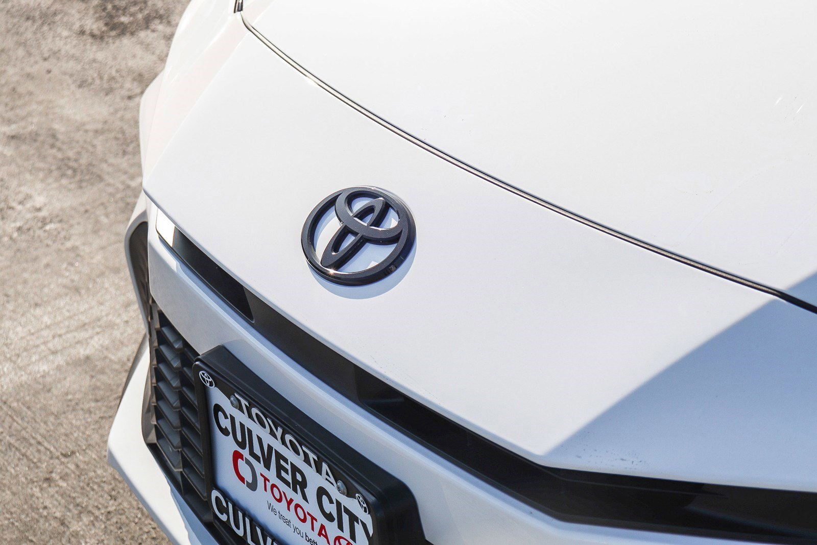 2025 Toyota Camry SE photo 4