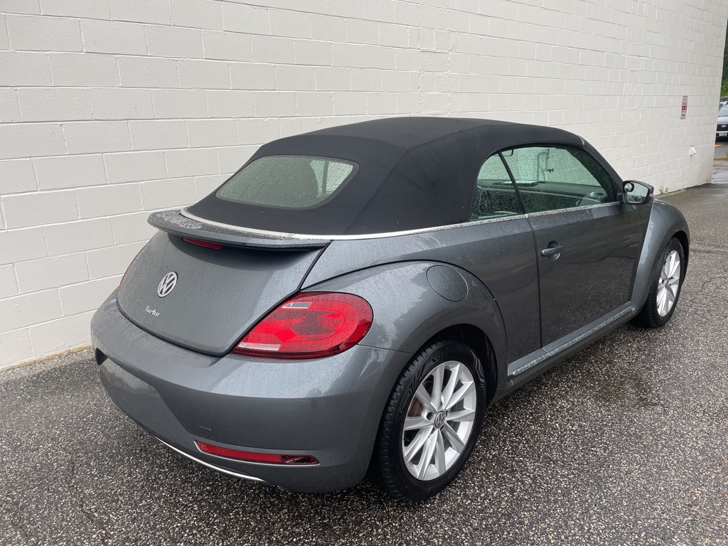 2017 Volkswagen Beetle 1.8T SE photo 4
