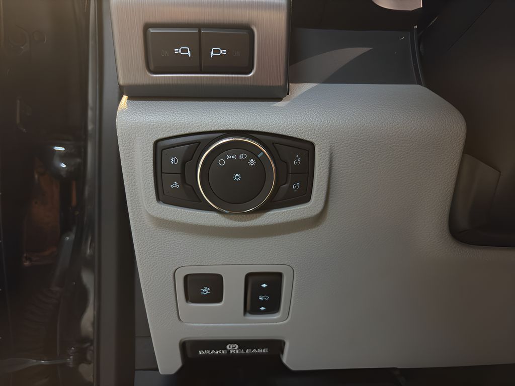 2022 Ford F-350 Limited photo 15