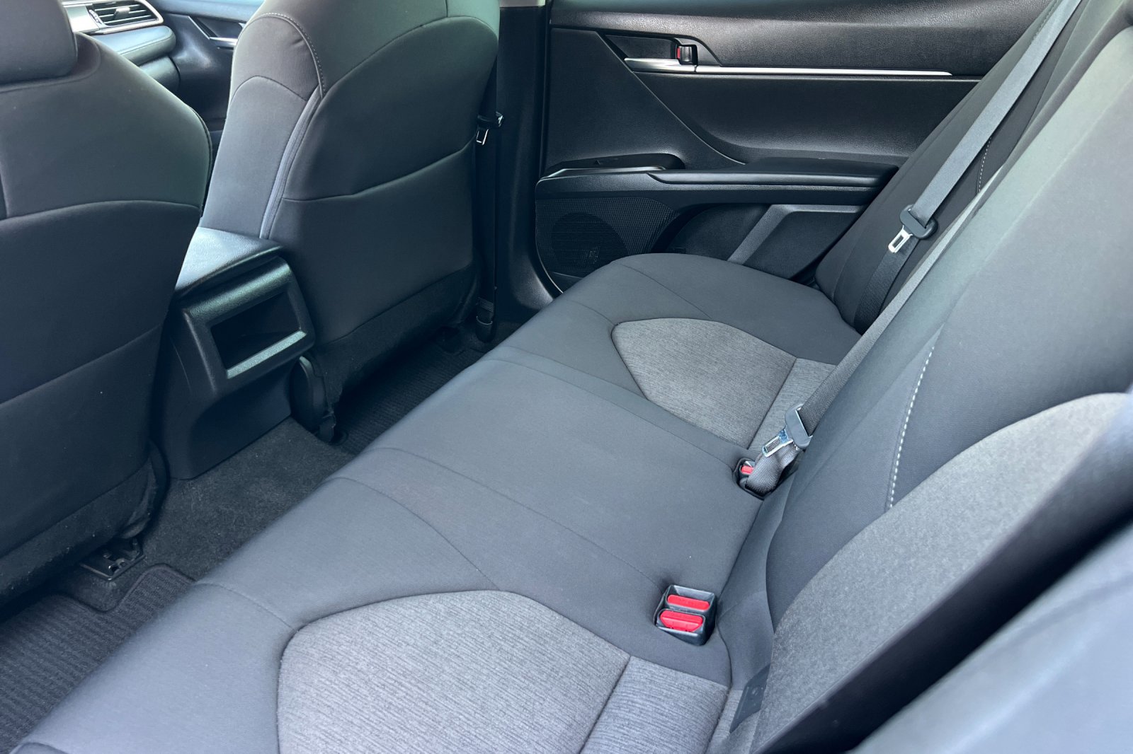 2022 Toyota Camry Hybrid LE photo 10