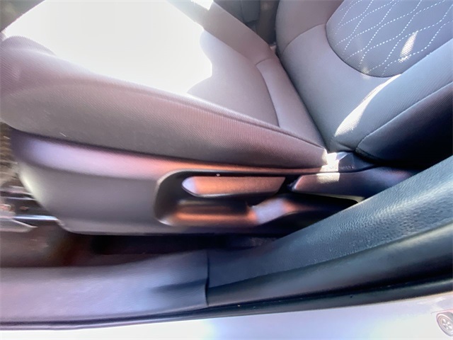 2024 Toyota Corolla Cross LE photo 4