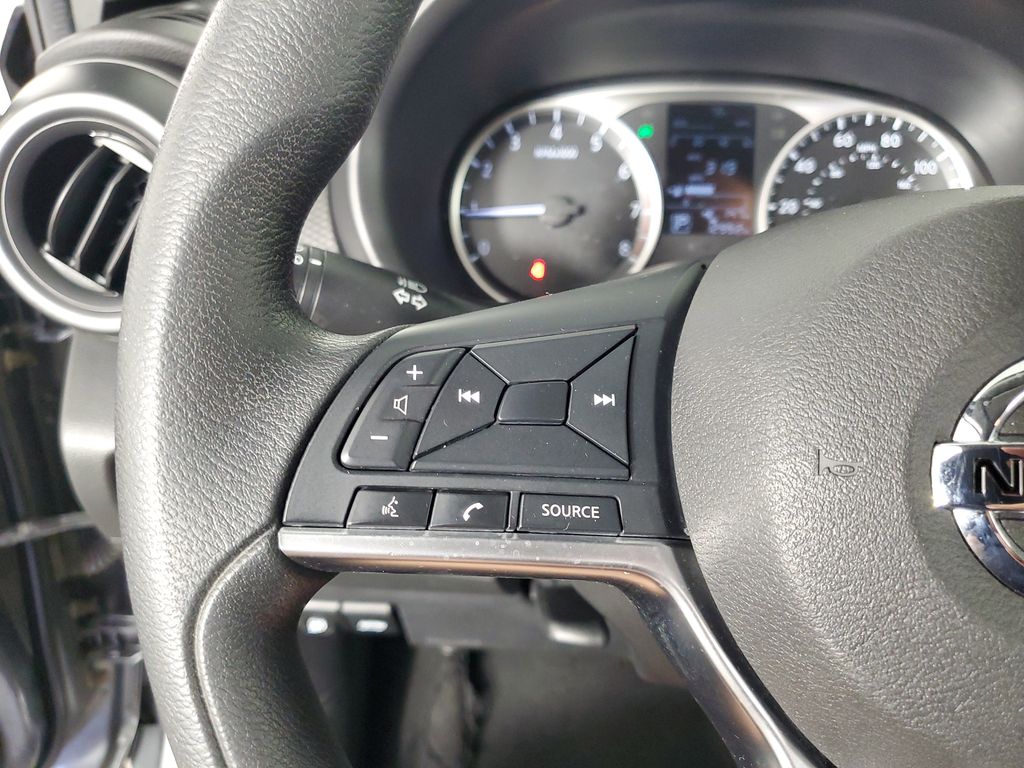 2020 Nissan Kicks S photo 24