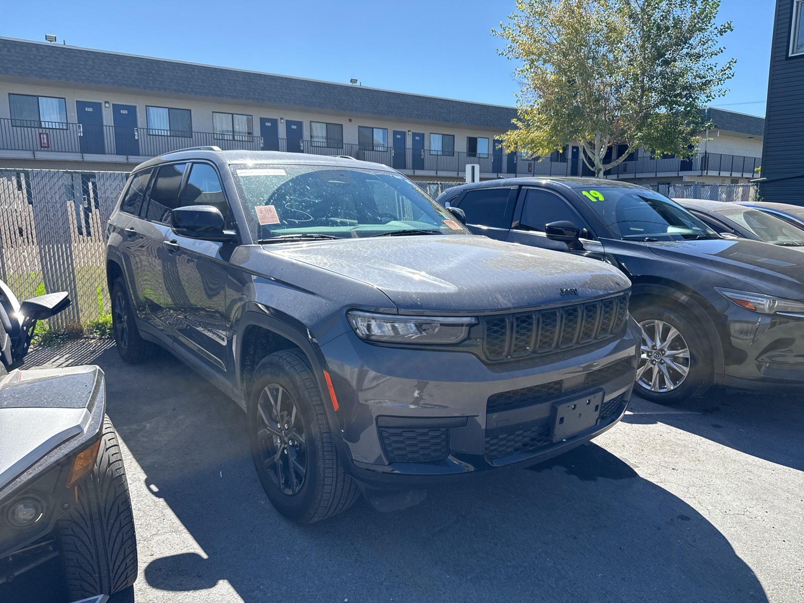 2024 Jeep Grand Cherokee Altitude photo 2