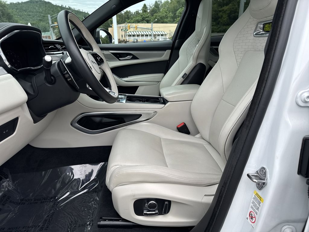 2024 Jaguar F-PACE P250 R-Dynamic S photo 16