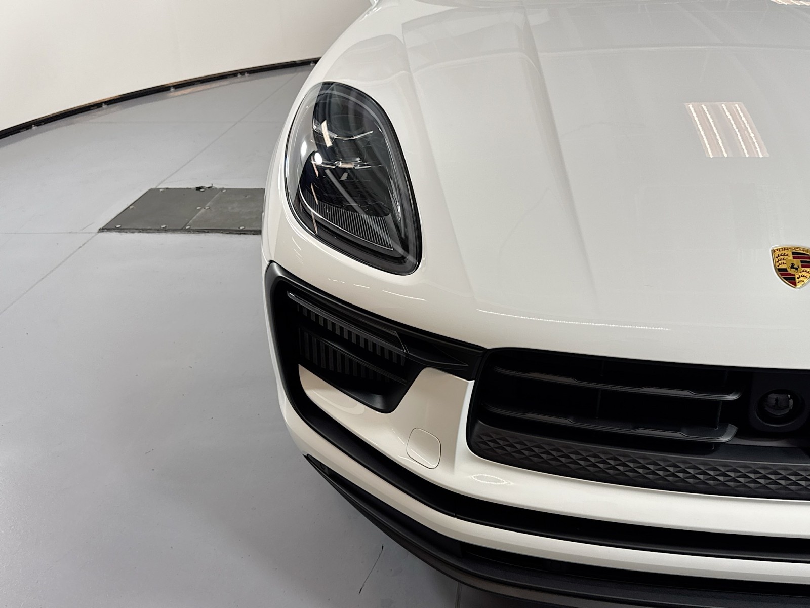 2025 Porsche Macan S photo 24