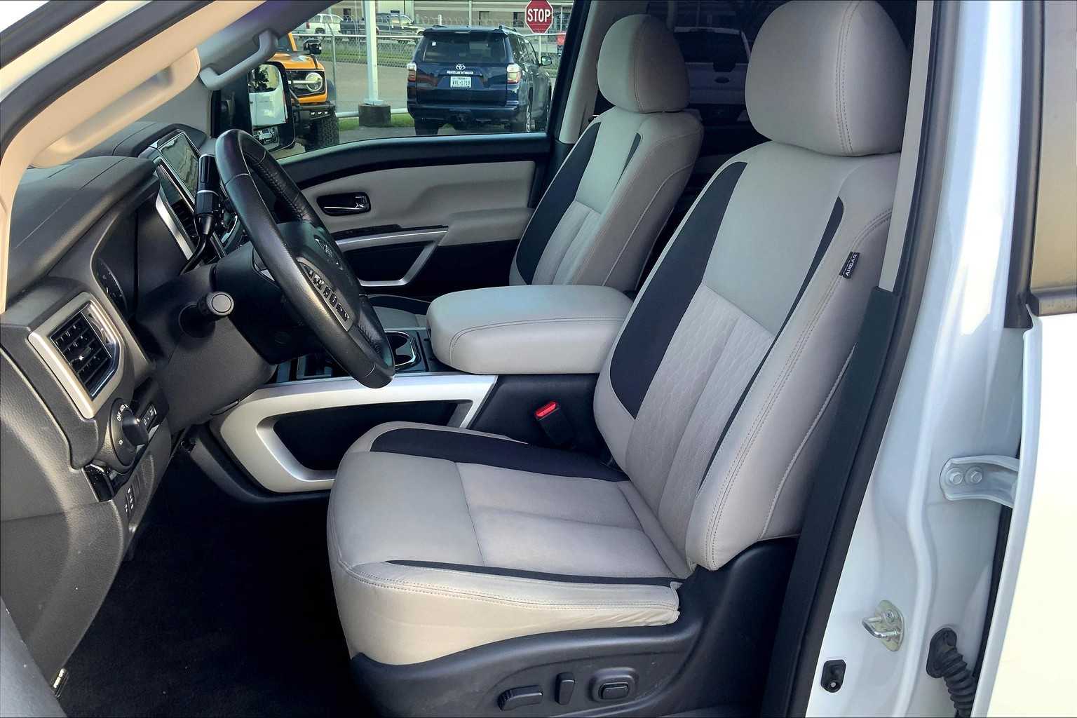 2020 Nissan Titan SV photo 5