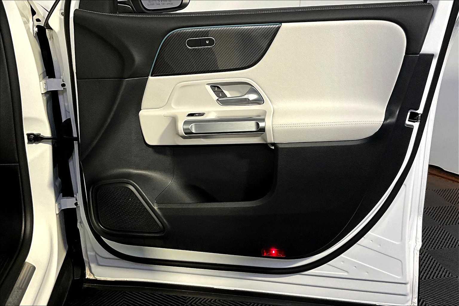 2022 Mercedes Benz GLB 250 4MATIC photo 22